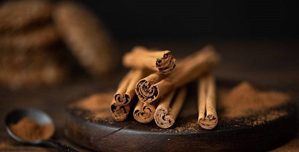خواص و مضرات دارچین برای لاغری + بهترین زمان مصرف