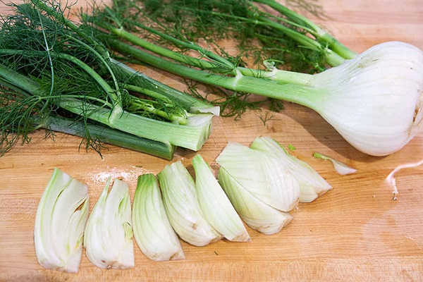 عوارض جانبی و مضرات رازیانه