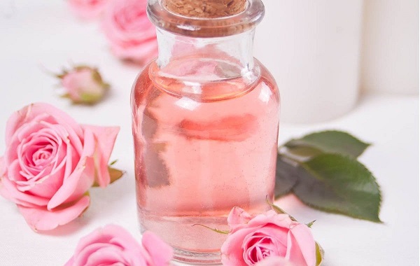 آیا گلاب برای حل مشکل بی‌خوابی مفید است